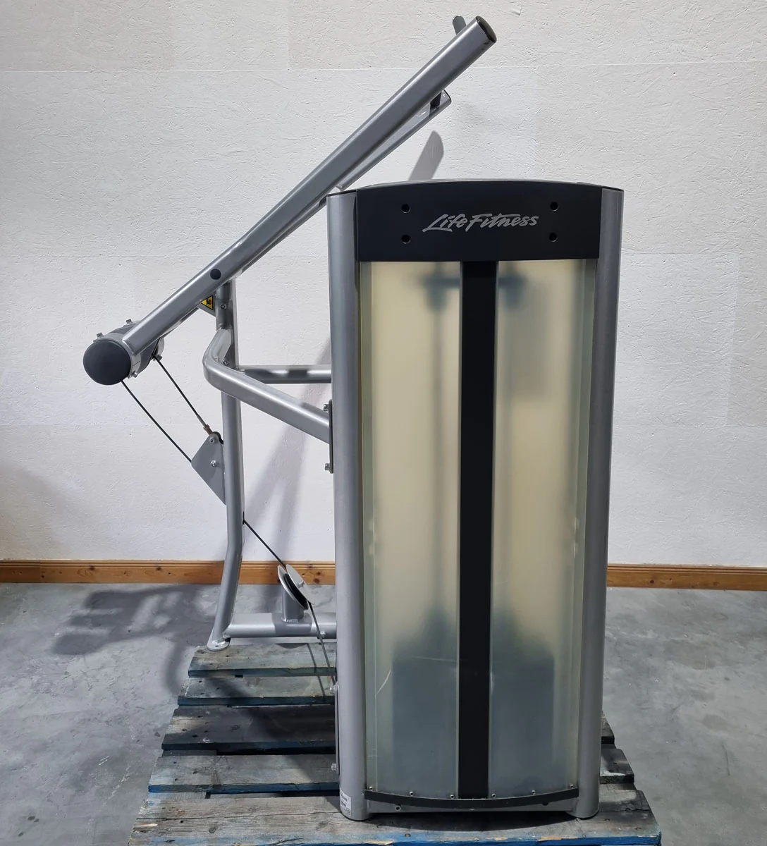 Life Fitness Optima Series Latissimuszug, Latzug, Lat Pulldown OSPD, Rahmenfarbe Silber, Polsterfarbe Braun, gebrauchter - überholter Zustand - Image 4