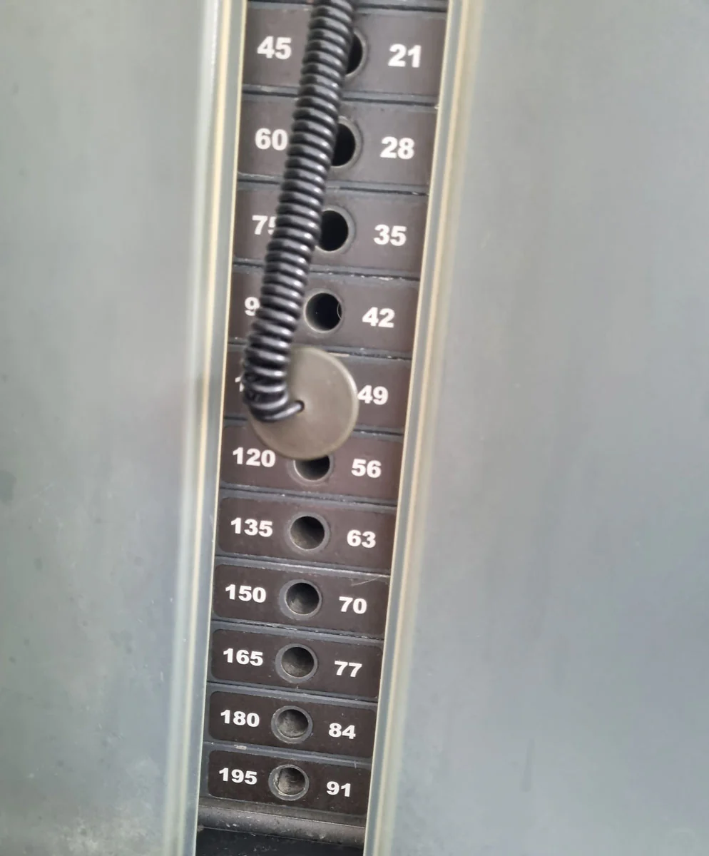 Life Fitness Optima Series Latissimuszug, Latzug, Lat Pulldown OSPD, Rahmenfarbe Silber, Polsterfarbe Braun, gebrauchter - überholter Zustand - Image 8