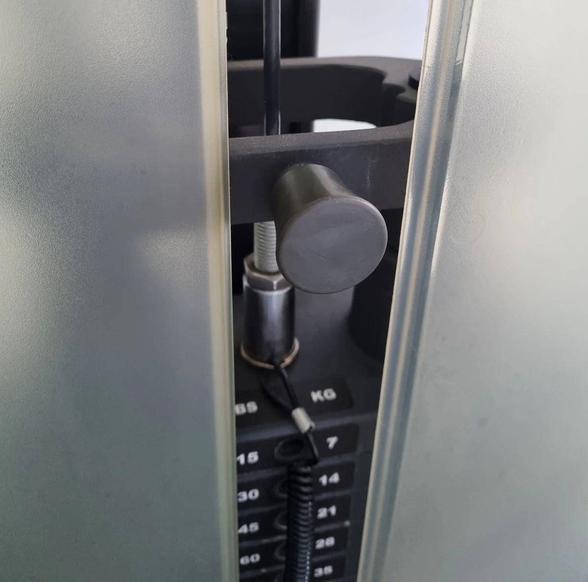 Life Fitness Optima Series Latissimuszug, Latzug, Lat Pulldown OSPD, Rahmenfarbe Silber, Polsterfarbe Braun, gebrauchter - überholter Zustand - Image 9