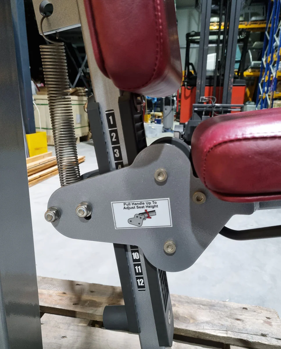 Life Fitness Pro 2 Butterfly, Pectoral Fly Hammer Strenght, Rahmenfarbe Silber, Polsterfarbe Rot, gebraucht - überholter Zustand - Image 8