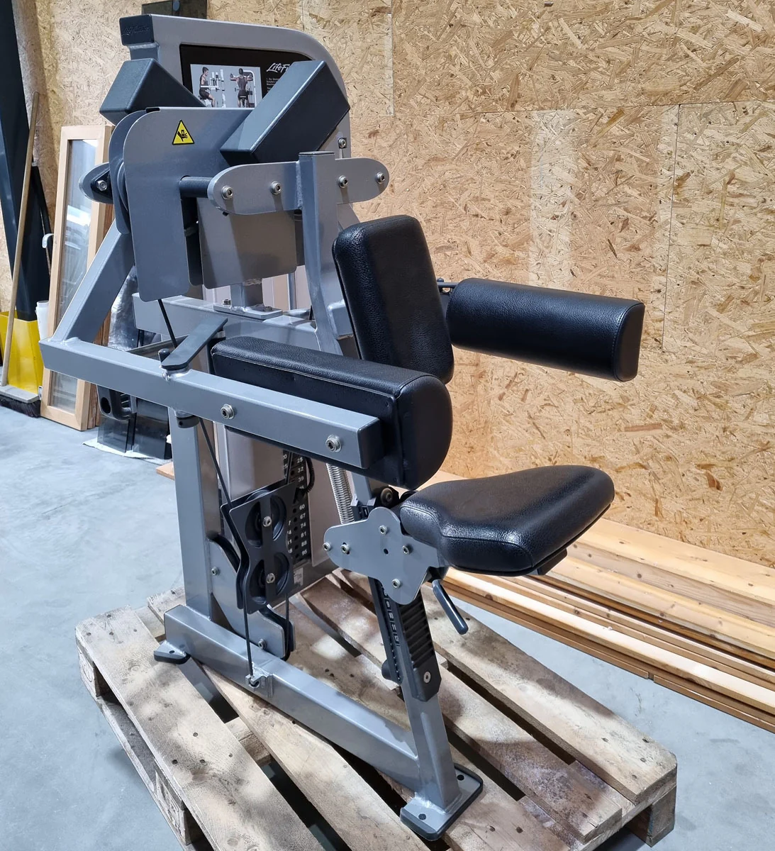 Life Fitness Pro 2 Seithebemaschine, Lateral Raise, Rahmenfarbe Silber, Polsterfarbe Schwarz, gebraucht -  überholter Zustand - Image 3