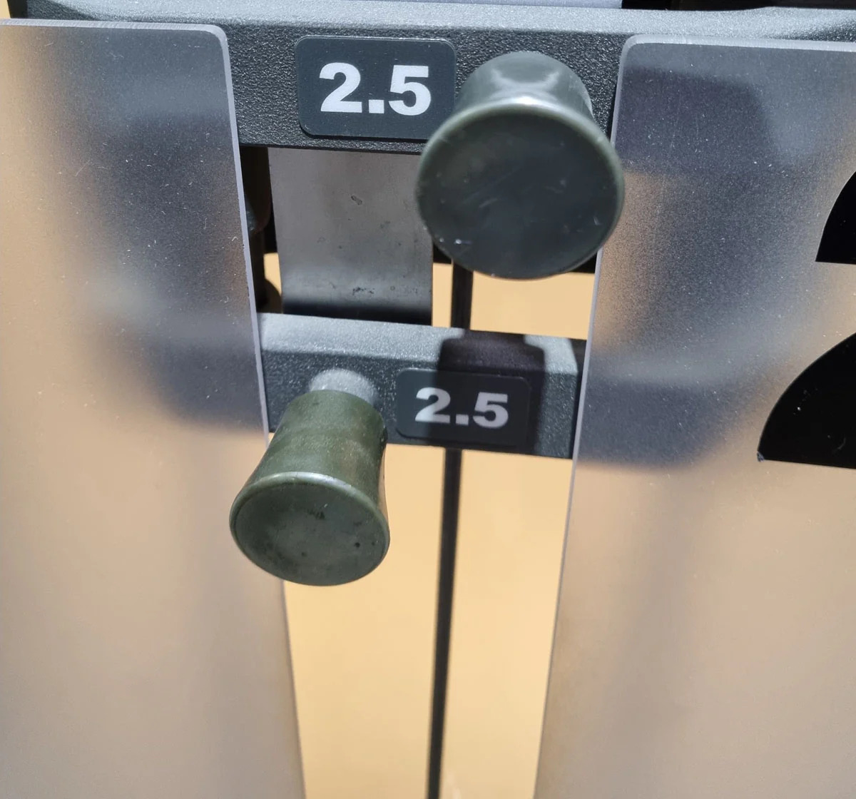 Life Fitness Pro 2 Seithebemaschine, Lateral Raise, Rahmenfarbe Silber, Polsterfarbe Schwarz, gebraucht -  überholter Zustand - Image 9
