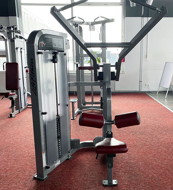 Life Fitness Pro2 und Hammer Strength - 15 Kraftgeräte im Set, Rahmen Silber, gebraucht - überholter Zustand - Image 18