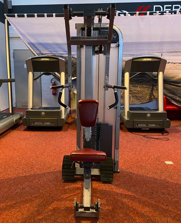 Life Fitness Rudern mit Bruststütze, Row, Pro2 Serie, Rahmenfarbe Silber, Polsterfarbe Rot, gebraucht - überholter Zustand - Image 2