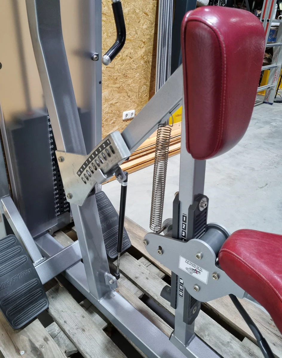 Life Fitness Rudern mit Bruststütze, Row, Pro2 Serie, Rahmenfarbe Silber, Polsterfarbe Rot, gebraucht - überholter Zustand - Image 7