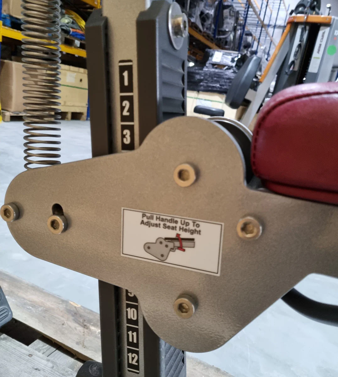 Life Fitness Rudern mit Bruststütze, Row, Pro2 Serie, Rahmenfarbe Silber, Polsterfarbe Rot, gebraucht - überholter Zustand - Image 8