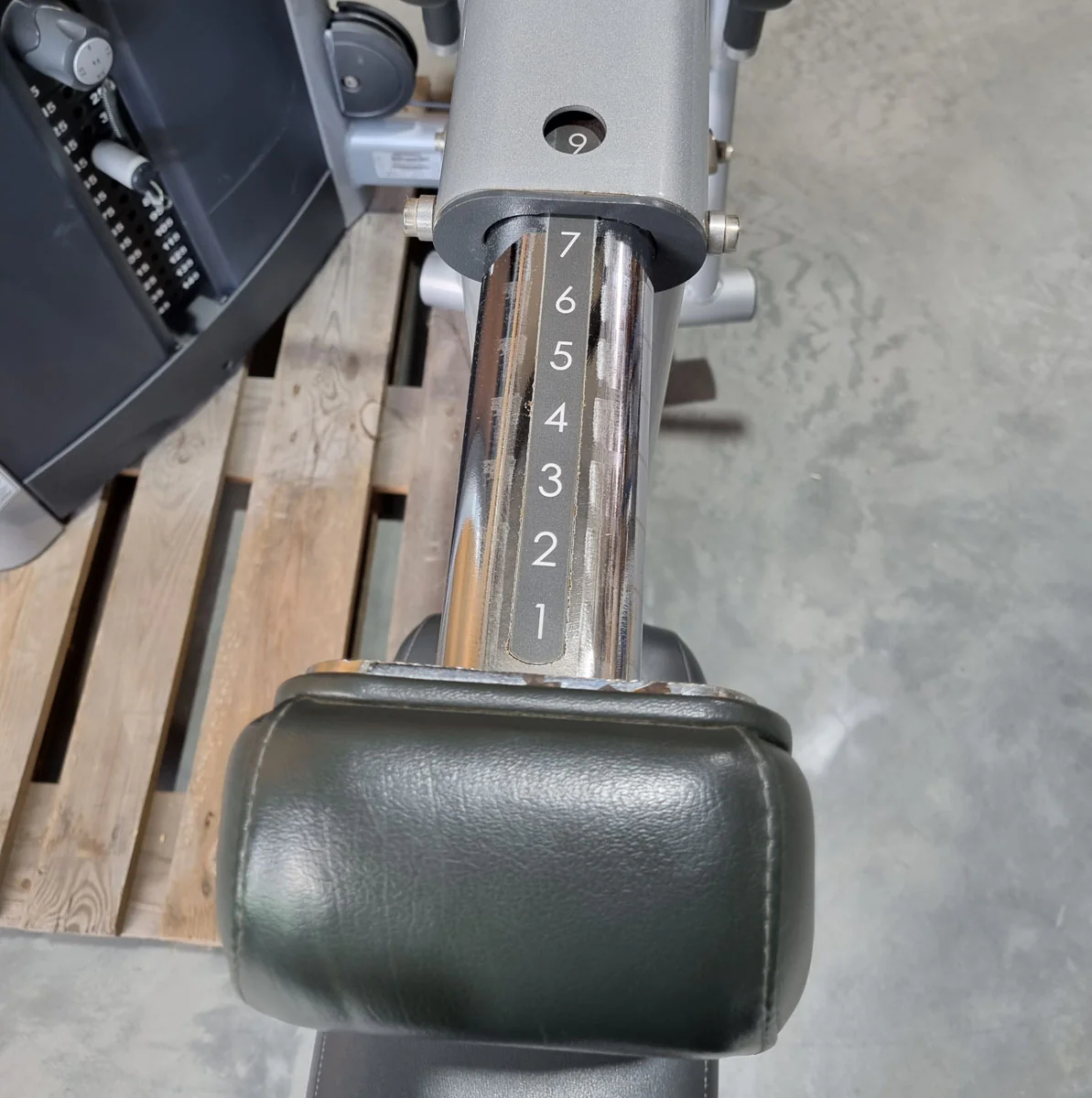 Life Fitness Rudern mit Bruststütze, Row - Rear Deltoid, Signature Series, 145kg Gewichtsblock, Rahmenfarbe Silber, gebraucht - überholter Zustand - Image 7