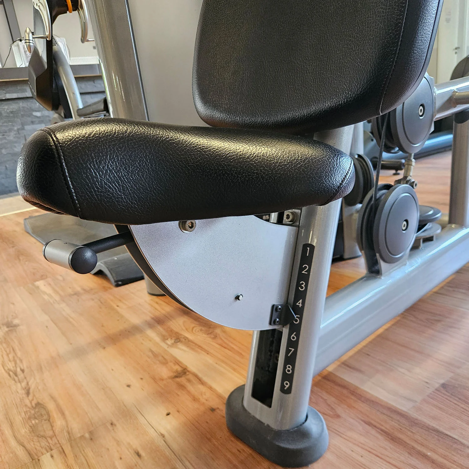 Life Fitness Schulterpresse, Shoulder Press, Overhead Press, Signature Series, Rahmenfarbe Silber, gebraucht - überholter Zustand - Image 7
