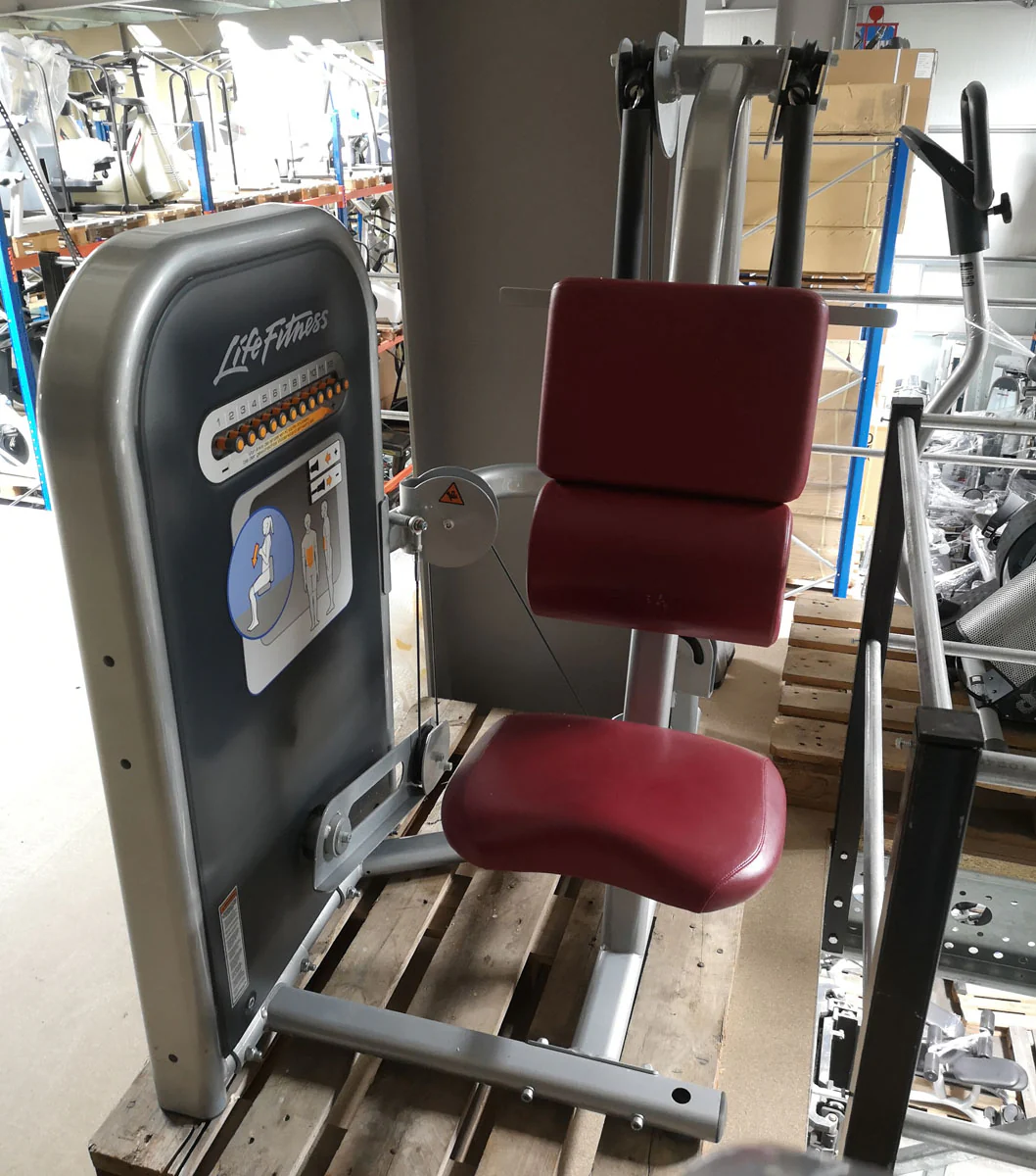 Life Fitness Zirkel mit 8 Fitnessgeräten, Circuit Series Set, Polster Rot, gebraucht - überholter Zustand - Image 2