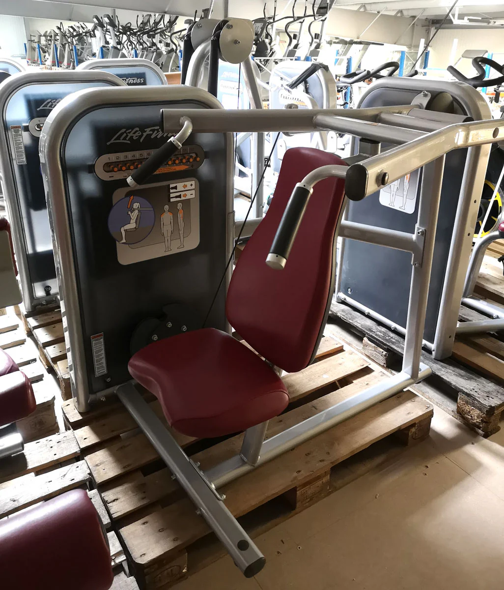 Life Fitness Zirkel mit 8 Fitnessgeräten, Circuit Series Set, Polster Rot, gebraucht - überholter Zustand - Image 5