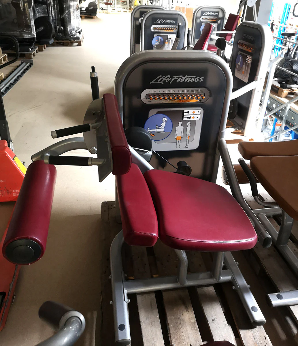 Life Fitness Zirkel mit 8 Fitnessgeräten, Circuit Series Set, Polster Rot, gebraucht - überholter Zustand - Image 6
