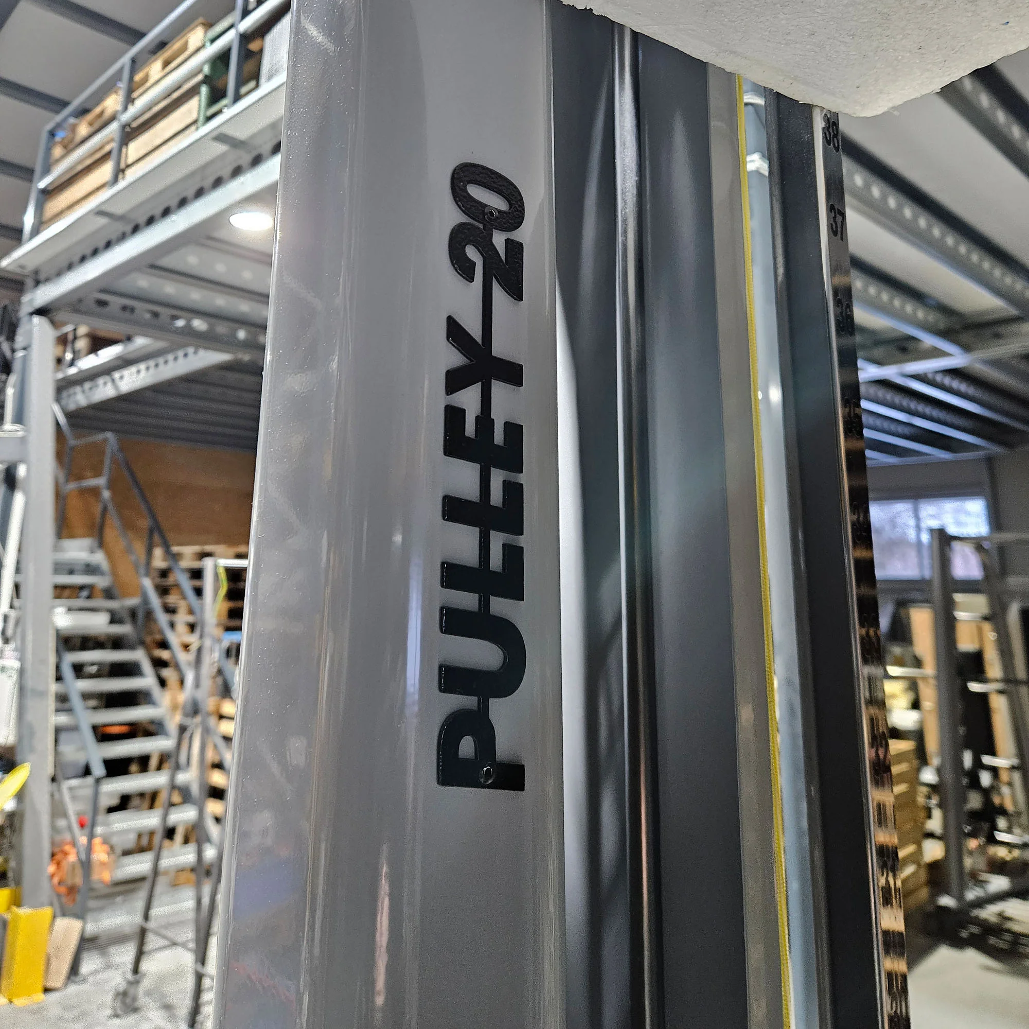 Lojer Seilzugapparat Pulley 20, Wandmontage, 2 Stück im Set, Höhenverstellbarer Kabelzug mit 20kg Gewichtsblock, Farbe Silber - gebraucht - geprüfter Zustand - Image 4