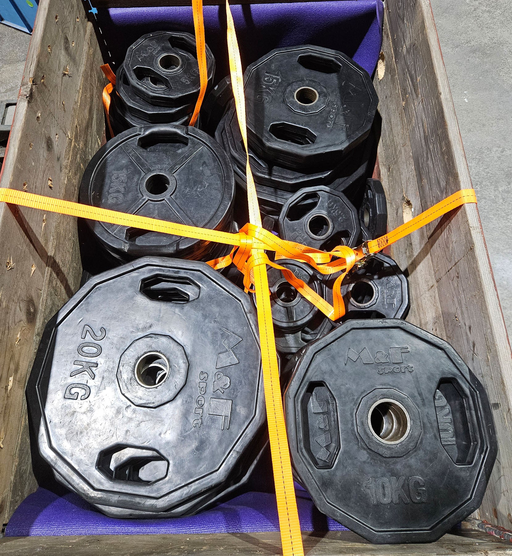 M&F Hantelscheiben Set aus Gummi, 687,5 kg gesamt, 65 Stück gummierte Gripper, Farbe Schwarz, gebraucht - relativ guter Zustand - optische Gebrauchsspuren - Image 3