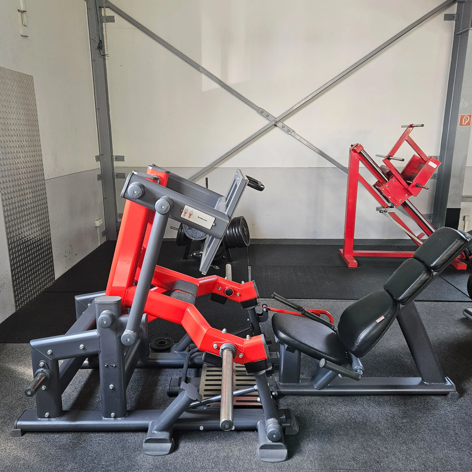 Master Sport Plate loaded Set, 10 Kraftgeräte, Farbe Schwarz und Rot, gebraucht - geprüfter Zustand - Image 28