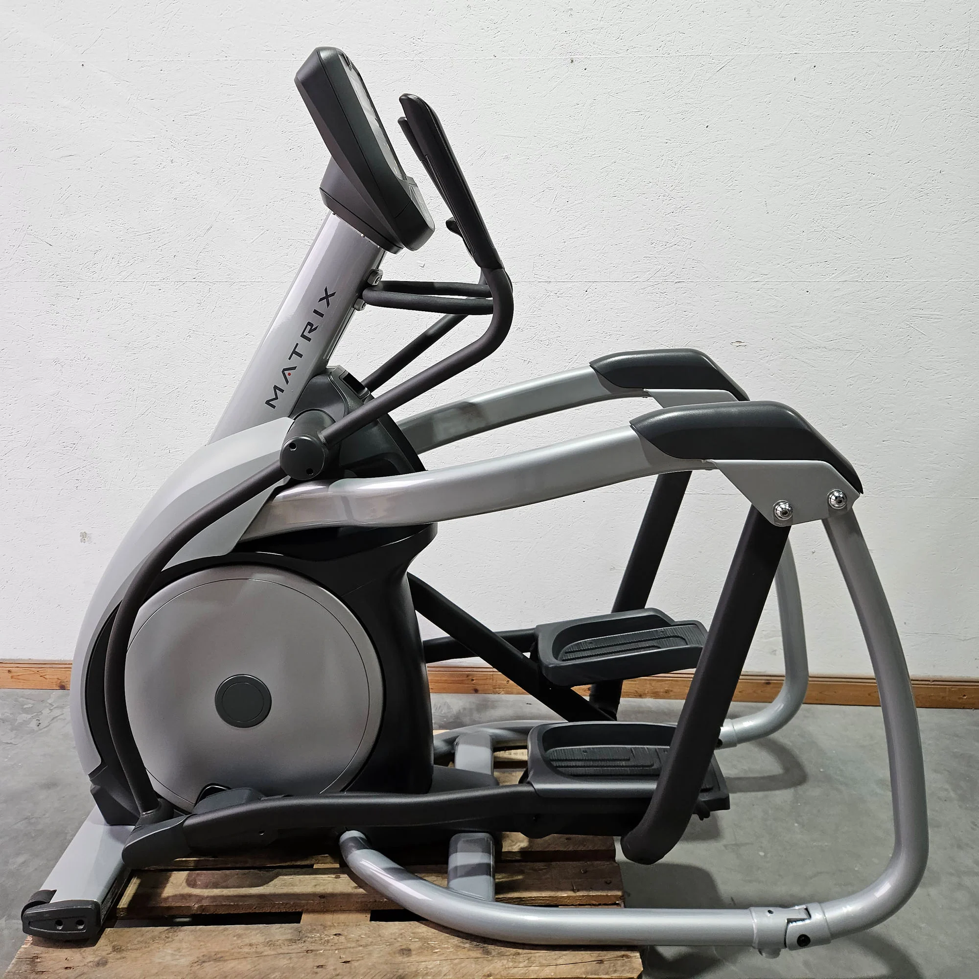 Matrix A3X bzw E3X Crosstrainer, Ascent Trainer, Suspension Elliptical Trainer, LED Display, Farbe Silber, gebraucht - überholter Zustand - Image 5