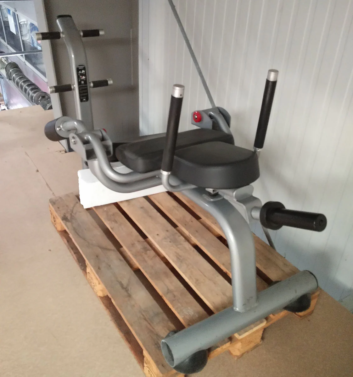Matrix Aura G3-PL50 Bauchbank Klappmesser, Bauchmuskelmaschine Plate loaded, Ab Crunch Bench, Farbe Silber, gebraucht - Image 2