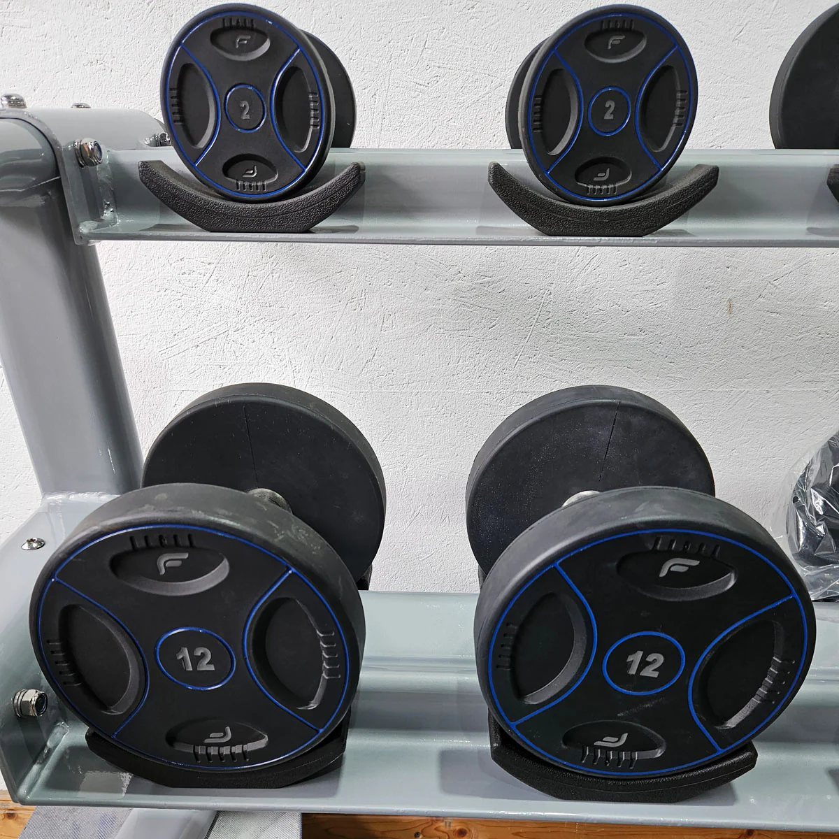 Matrix bzw Franziski Sport PU Polyurethan Kurzhantelsatz von 2 bis 20kg in 2kg Stufen ( 10 Paare ) Farbe Schwarz-Blau, inkl. Matrix Kurzhantelablage (sehr stabil), gebraucht - sehr guter Zustand - Image 10