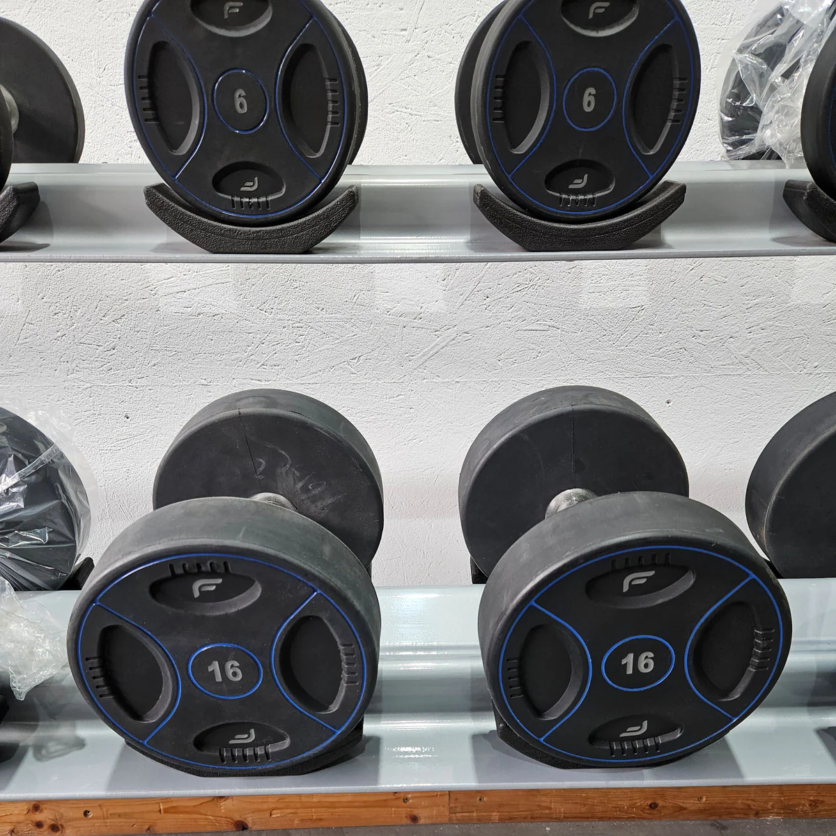 Matrix bzw Franziski Sport PU Polyurethan Kurzhantelsatz von 2 bis 20kg in 2kg Stufen ( 10 Paare ) Farbe Schwarz-Blau, inkl. Matrix Kurzhantelablage (sehr stabil), gebraucht - sehr guter Zustand - Image 12