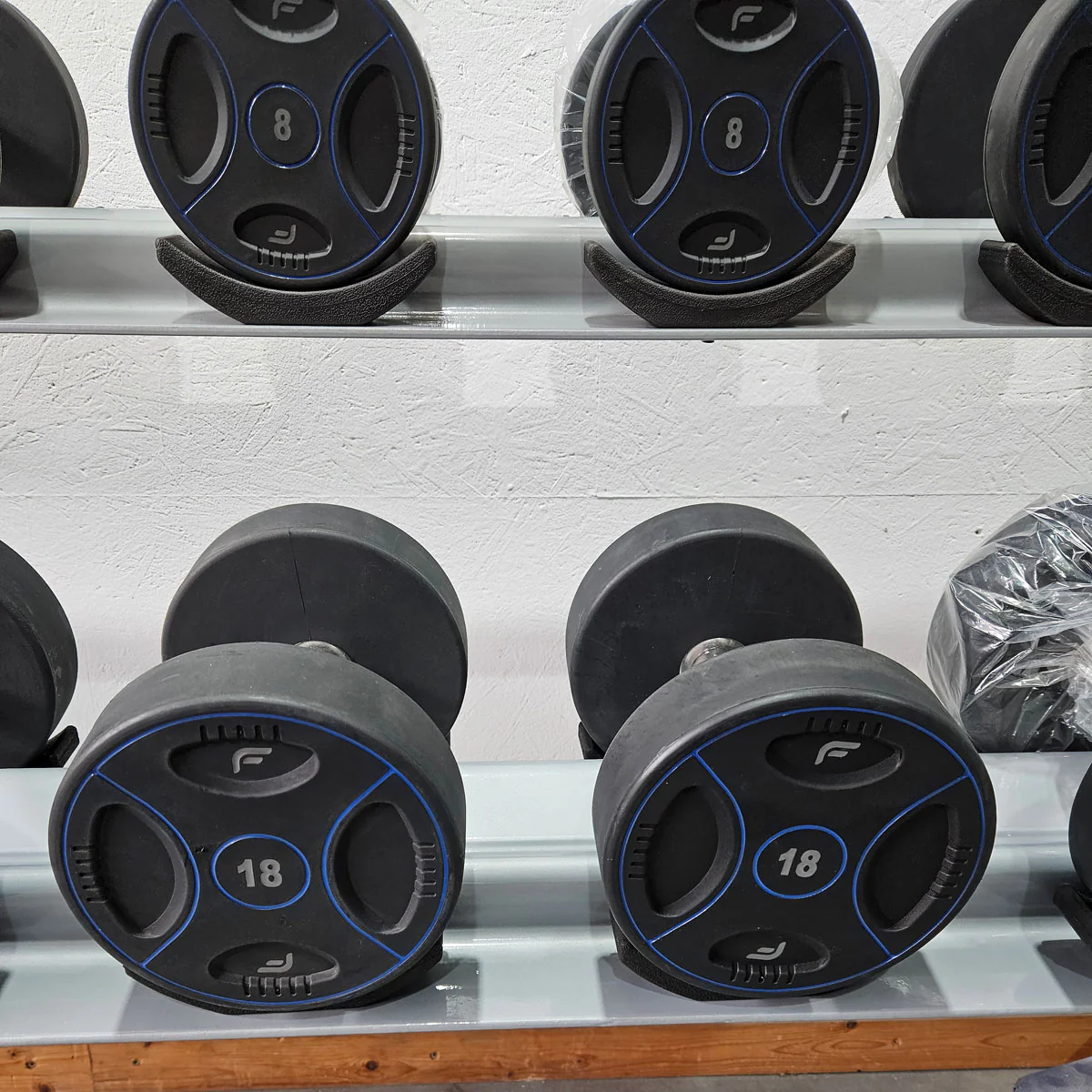 Matrix bzw Franziski Sport PU Polyurethan Kurzhantelsatz von 2 bis 20kg in 2kg Stufen ( 10 Paare ) Farbe Schwarz-Blau, inkl. Matrix Kurzhantelablage (sehr stabil), gebraucht - sehr guter Zustand - Image 13