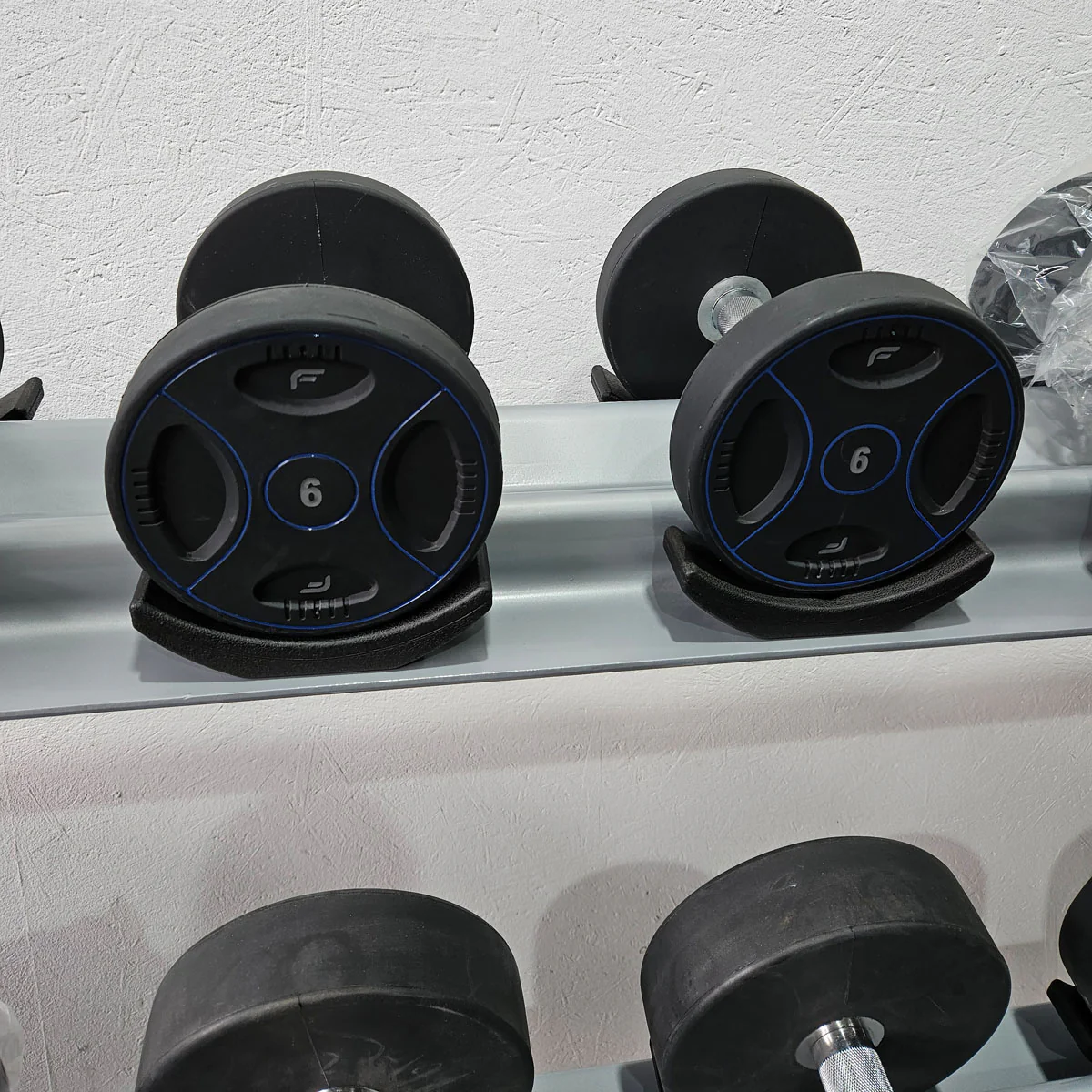 Matrix bzw Franziski Sport PU Polyurethan Kurzhantelsatz von 2 bis 20kg in 2kg Stufen ( 10 Paare ) Farbe Schwarz-Blau, inkl. Matrix Kurzhantelablage (sehr stabil), gebraucht - sehr guter Zustand - Image 7