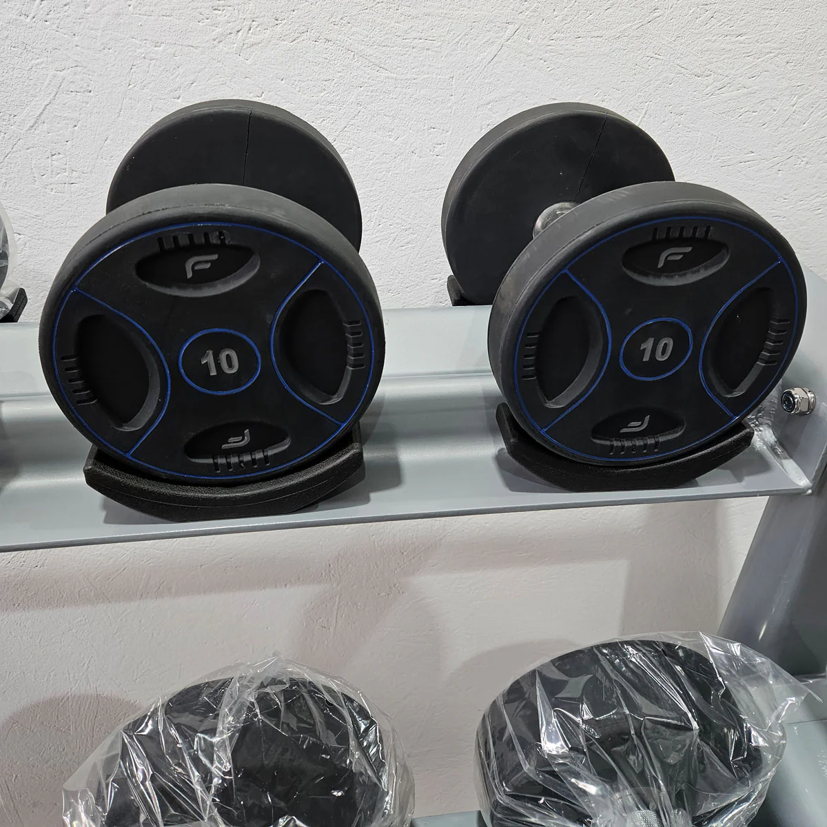 Matrix bzw Franziski Sport PU Polyurethan Kurzhantelsatz von 2 bis 20kg in 2kg Stufen ( 10 Paare ) Farbe Schwarz-Blau, inkl. Matrix Kurzhantelablage (sehr stabil), gebraucht - sehr guter Zustand - Image 9
