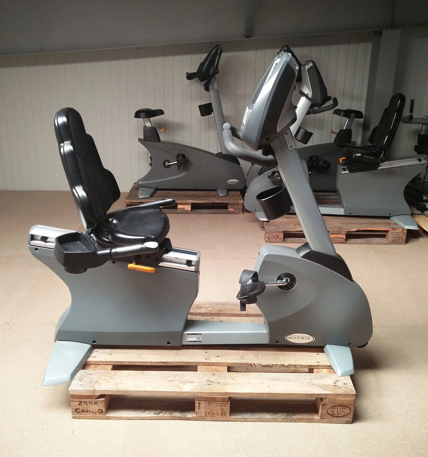 Matrix Cardiogerätepark, 9 Geräte, Laufbänder, Crosstrainer, Ergometer, Stepper etc, neue Modelle, T5x - E5x - U5x - R5x, S5x, gebraucht, überholter Zustand - Image 11