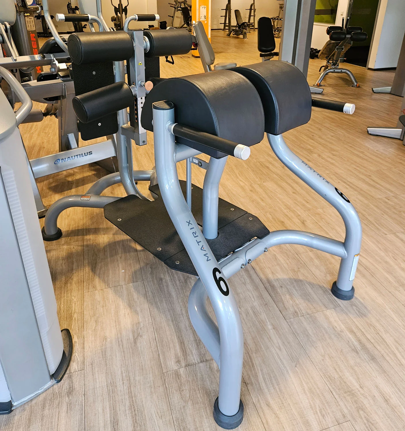Matrix Magnum Glute Ham Bench MG-A96, Bank für unteren Rücken, Bauch, Beine und Po Training, Rahmenfarbe Silber, gebraucht - überholter Zustand - Image 3