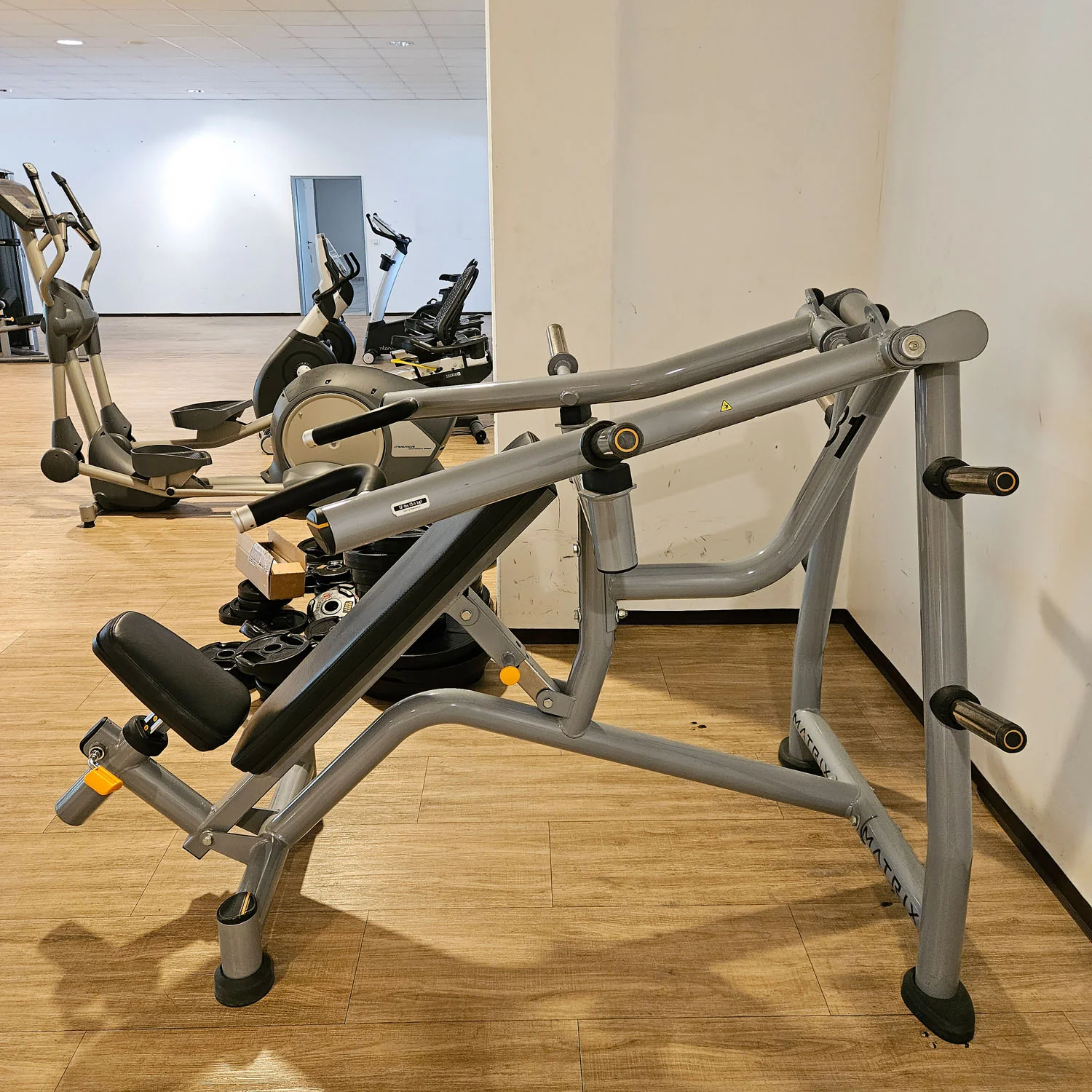 MATRIX Magnum Series Incline Bench Chest Press MG-PL14, Schrägbankdrückmaschine Plate loaded MG-A417, Rahmen Silber, gebraucht - überholter Zustand - Image 2