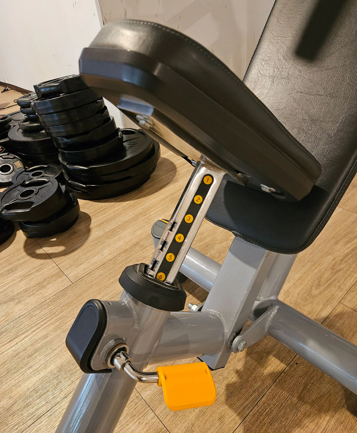 MATRIX Magnum Series Incline Bench Chest Press MG-PL14, Schrägbankdrückmaschine Plate loaded MG-A417, Rahmen Silber, gebraucht - überholter Zustand - Image 6