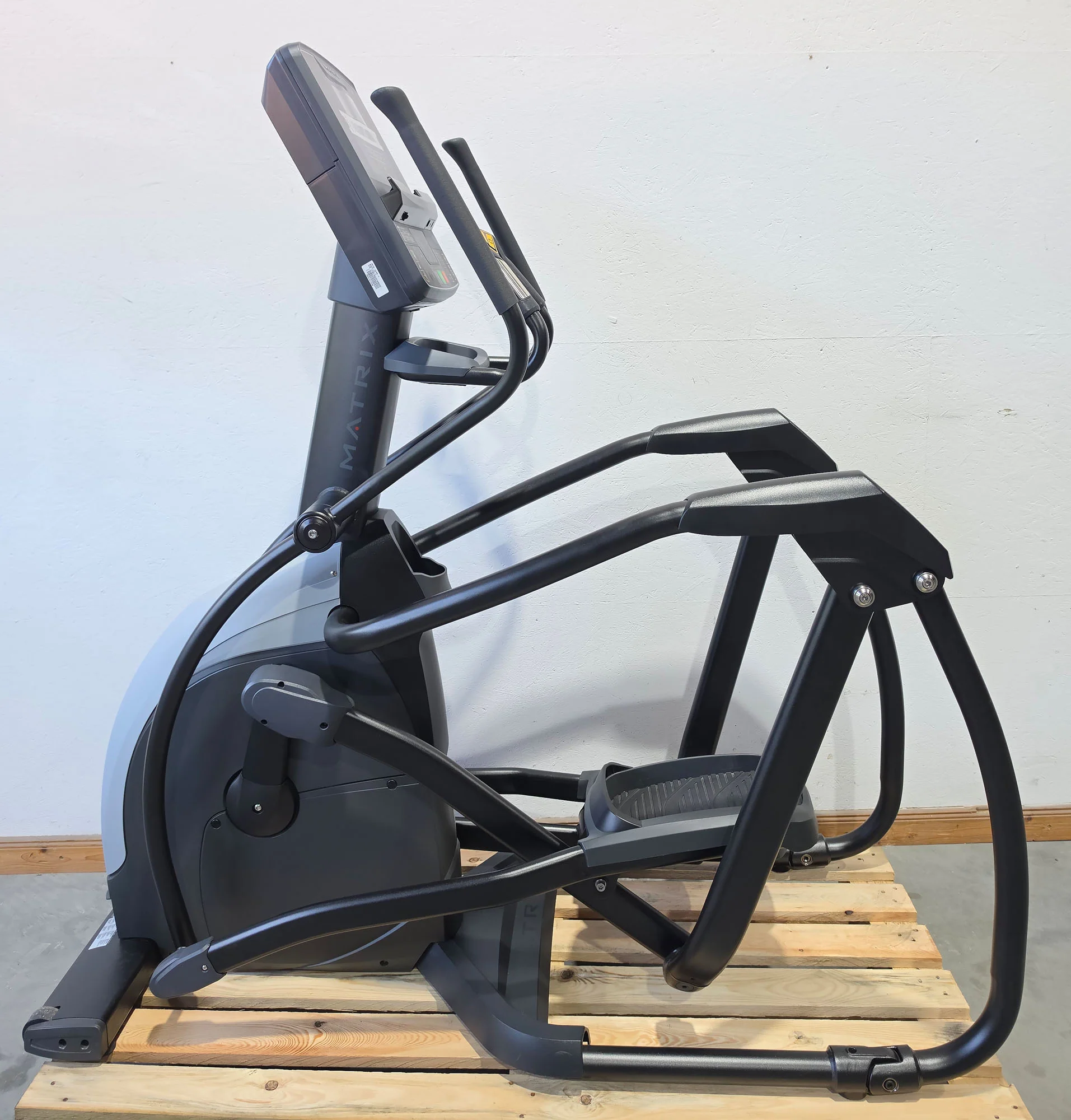 Matrix MX Endurance Suspension Elliptical Crosstrainer, Ellipsentrainer E-ES-F, Baujahr 2024 - MX LED Console Display, Farbe Schwarz, gebraucht - Neuwertiger Zustand - Image 4