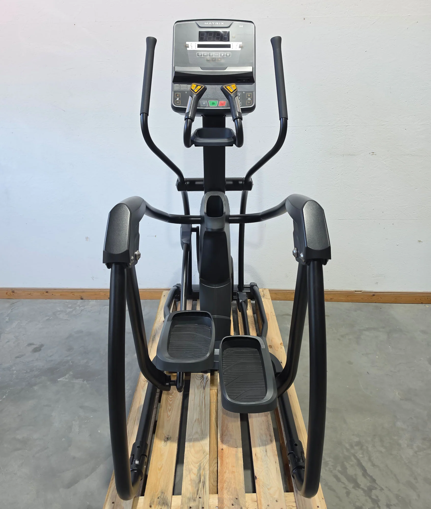 Matrix MX Endurance Suspension Elliptical Crosstrainer, Ellipsentrainer E-ES-F, Baujahr 2024 - MX LED Console Display, Farbe Schwarz, gebraucht - Neuwertiger Zustand - Image 5
