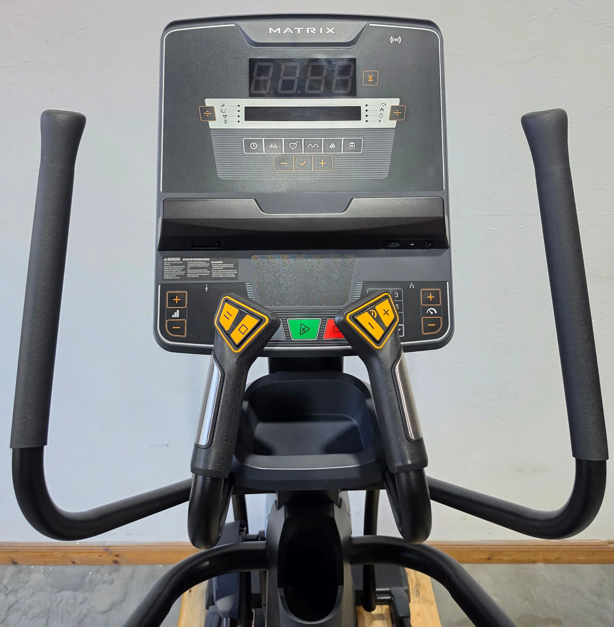 Matrix MX Endurance Suspension Elliptical Crosstrainer, Ellipsentrainer E-ES-F, Baujahr 2024 - MX LED Console Display, Farbe Schwarz, gebraucht - Neuwertiger Zustand - Image 6