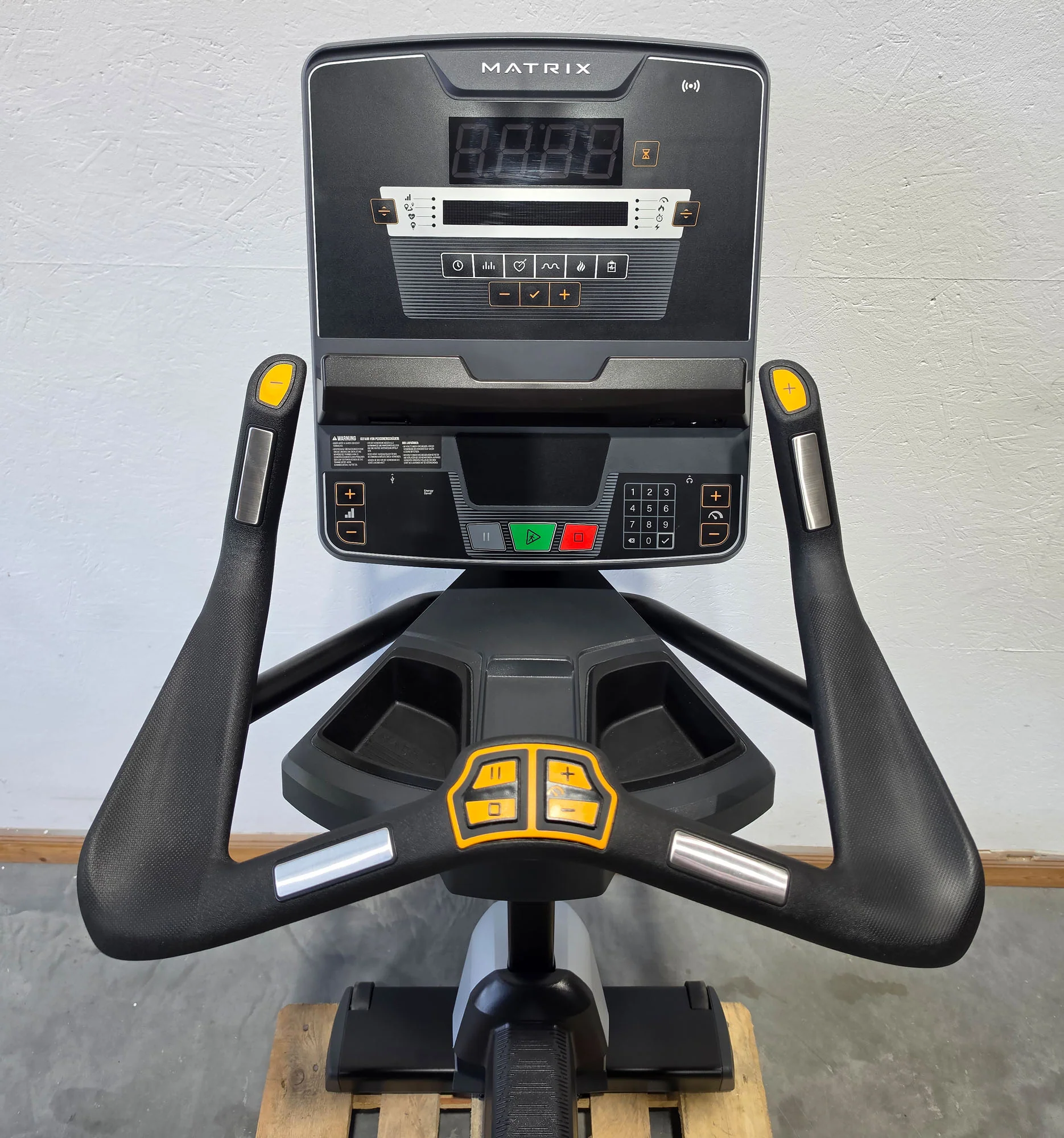 Matrix MX Performance Upright Cycle, Ergometer U-PS-F, Baujahr 2024 - MX LED Console Display, Farbe Schwarz, gebraucht - Neuwertiger Zustand - Image 6
