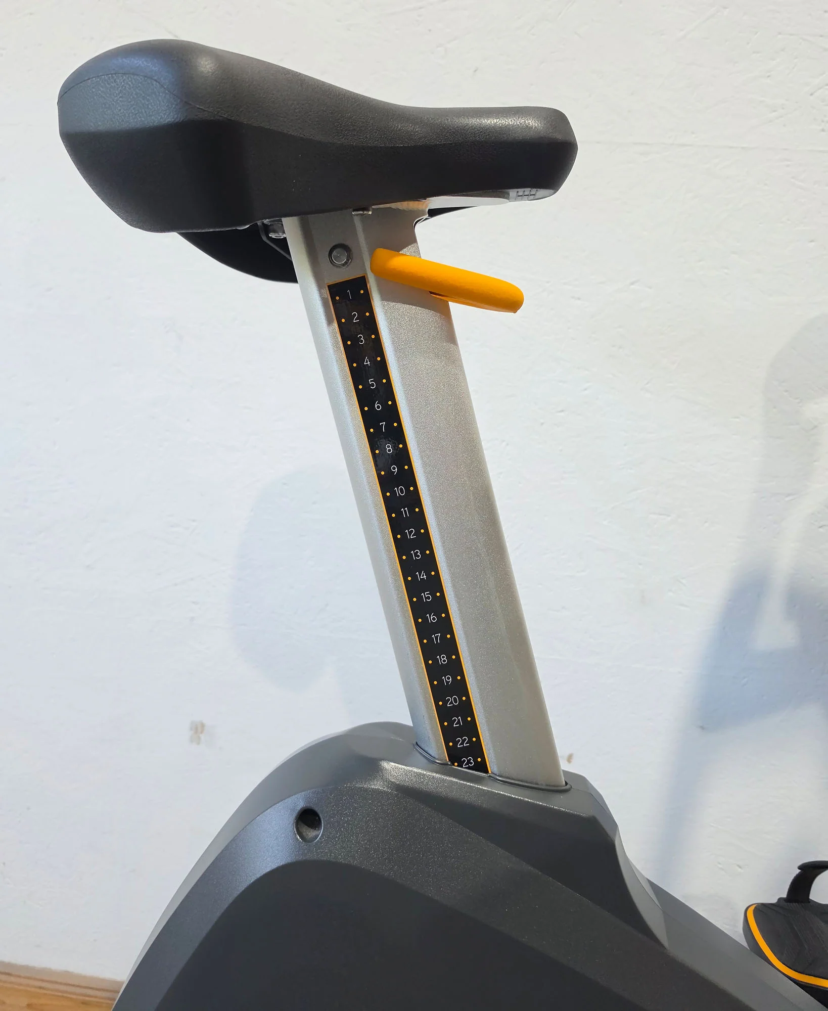Matrix MX Performance Upright Cycle, Ergometer U-PS-F, Baujahr 2024 - MX LED Console Display, Farbe Schwarz, gebraucht - Neuwertiger Zustand - Image 8