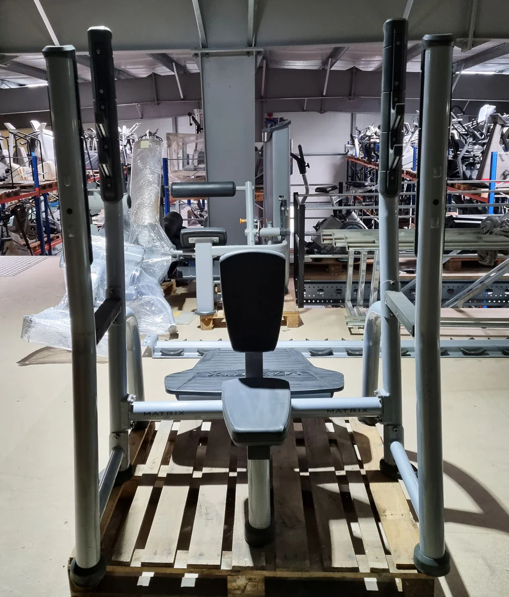 Matrix Schulter-Drückerbank, Magnum Olympic Shoulder Bench MG-A45, Polsterfarbe Schwarz, Rahmenfarbe Silber, gebraucht - überholter Zustand - Image 4