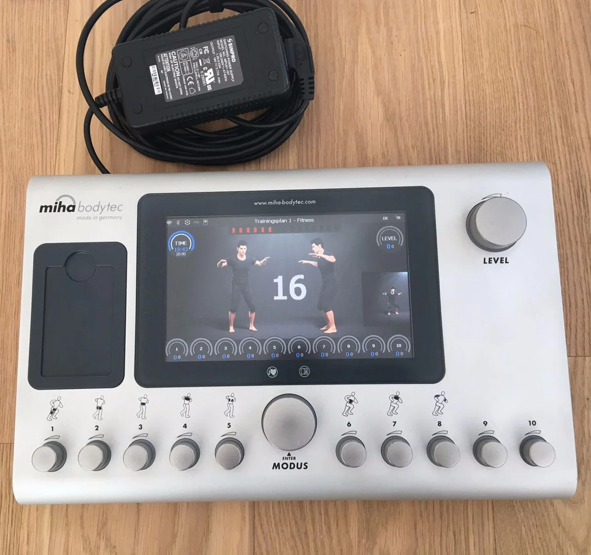 Miha Bodytec 2 II EMS Gerät mit Ständer, Baujahr 2012, nur 55 Betriebsstunden - wie neu Made in Germany, gebraucht - Top Zustand - Image 2