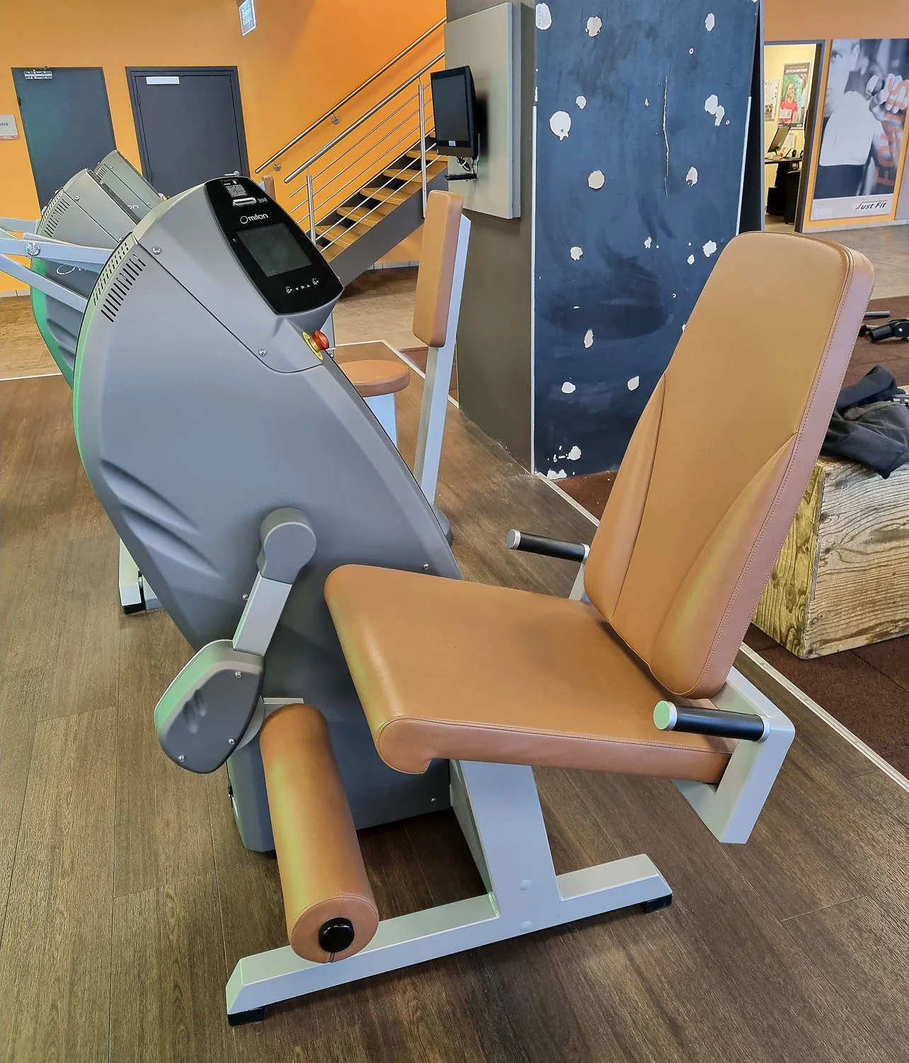 Milon 9er PREMIUM Kraft Zirkel, Baujahr 2017, Gehäuse in Anthrazit Stone, Polster Braun, inkl. LED Ampel, gebraucht, überholt und Neuwertig - Top Zustand - Image 10