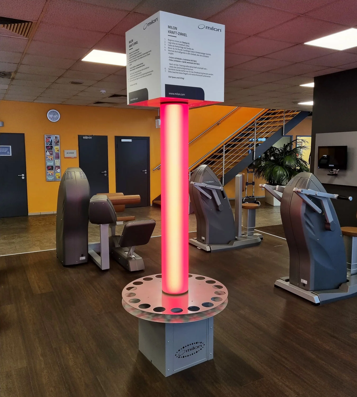Milon 9er PREMIUM Kraft Zirkel, Baujahr 2017, Gehäuse in Anthrazit Stone, Polster Braun, inkl. LED Ampel, gebraucht, überholt und Neuwertig - Top Zustand - Image 16