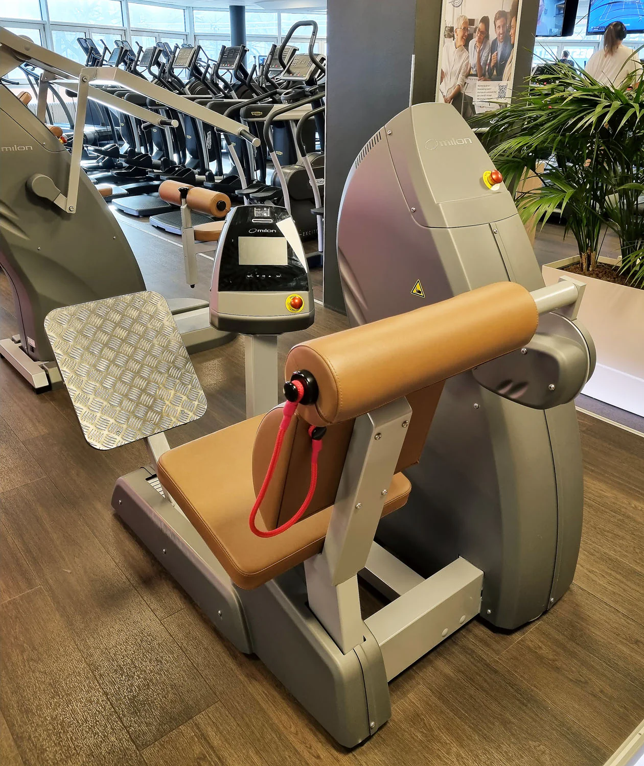 Milon 9er PREMIUM Kraft Zirkel, Baujahr 2017, Gehäuse in Anthrazit Stone, Polster Braun, inkl. LED Ampel, gebraucht, überholt und Neuwertig - Top Zustand - Image 6