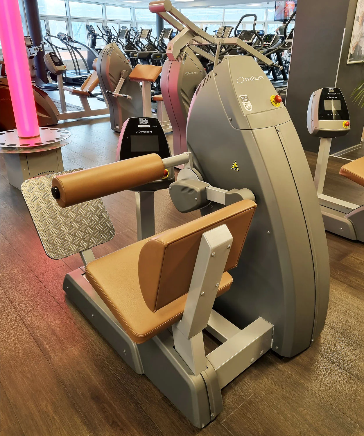Milon 9er PREMIUM Kraft Zirkel, Baujahr 2017, Gehäuse in Anthrazit Stone, Polster Braun, inkl. LED Ampel, gebraucht, überholt und Neuwertig - Top Zustand - Image 7