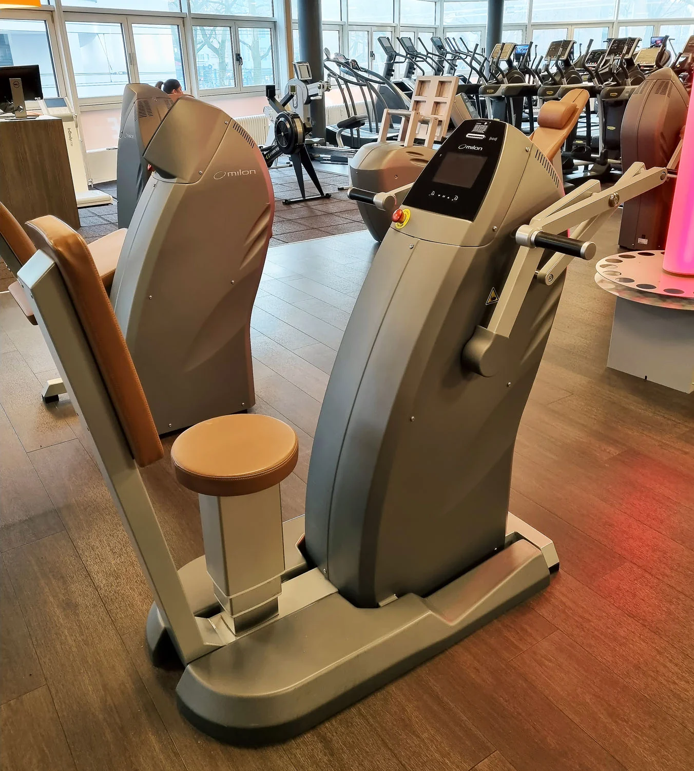 Milon 9er PREMIUM Kraft Zirkel, Baujahr 2017, Gehäuse in Anthrazit Stone, Polster Braun, inkl. LED Ampel, gebraucht, überholt und Neuwertig - Top Zustand - Image 9