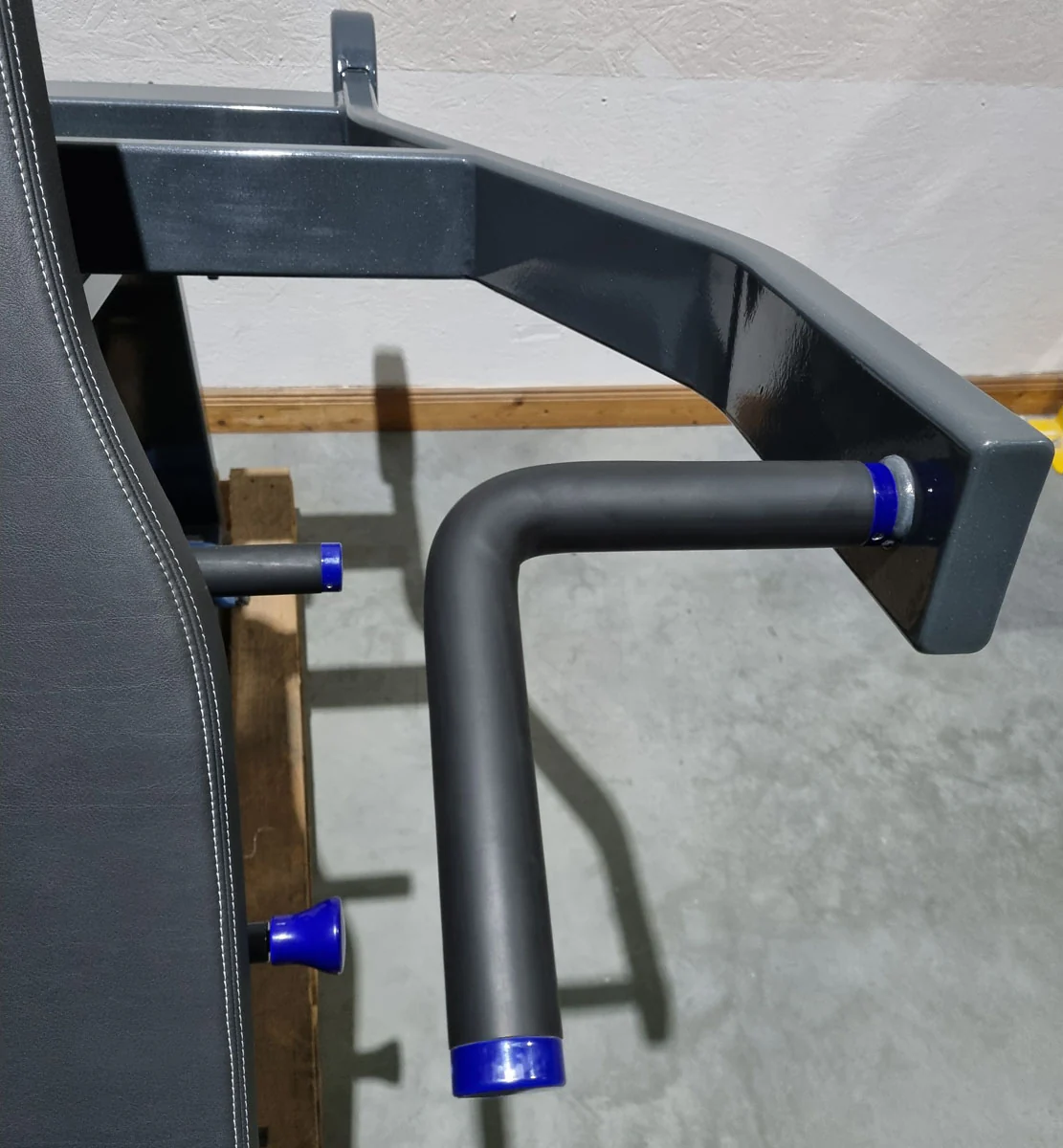 Milon Milcanic Schulterpresse, Shoulder Press, 120kg Gewichtsblock, Overheadpress, Rahmen Anthrazit, gebraucht - Ausstellungsstück - Top Zustand - Image 9