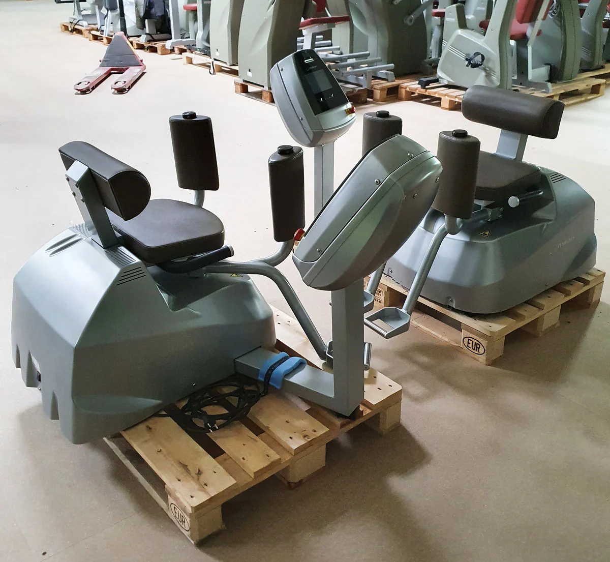 Milon Premium Adduktoren - Abduktorenmaschinen, Hip Abductor and Adductor, 2 Geräte im Set, Gehäuse Aluminium gebürstet, gebraucht - überholter Zustand - Image 3