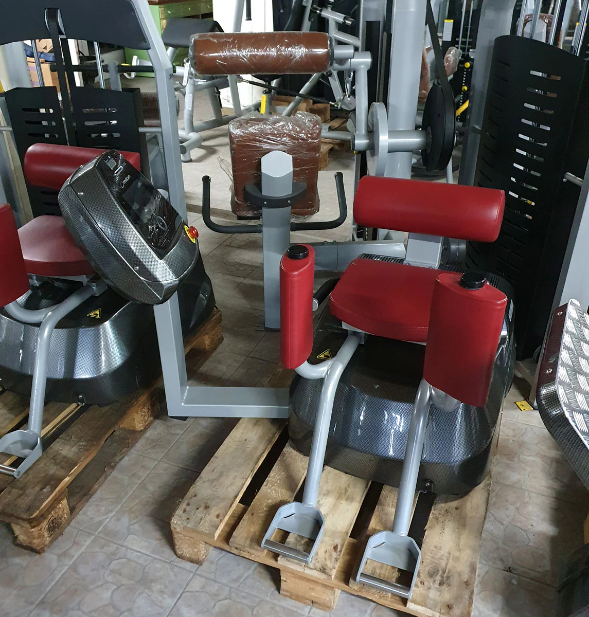 Milon PREMIUM Kraft-Ausdauer Zirkel in Carbon, Baujahr 2014, inkl. TV Ampel, Polster Rot, Ab-Adduktoren, gebraucht und generalüberholt - guter Zustand - Image 8