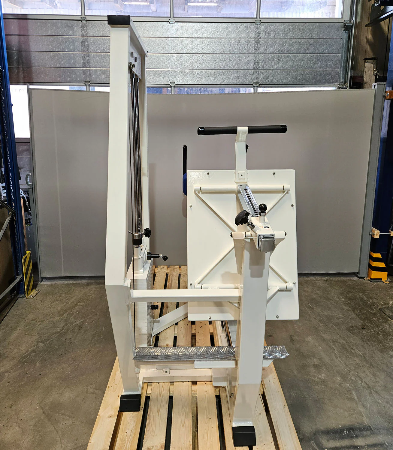 MKB Keller Funktionsstemme, Beinpresse verstellbar sitzend - liegend, 200kg Gewichtsblock, Farbe Weiß, gebraucht - überholter Zustand - Image 4