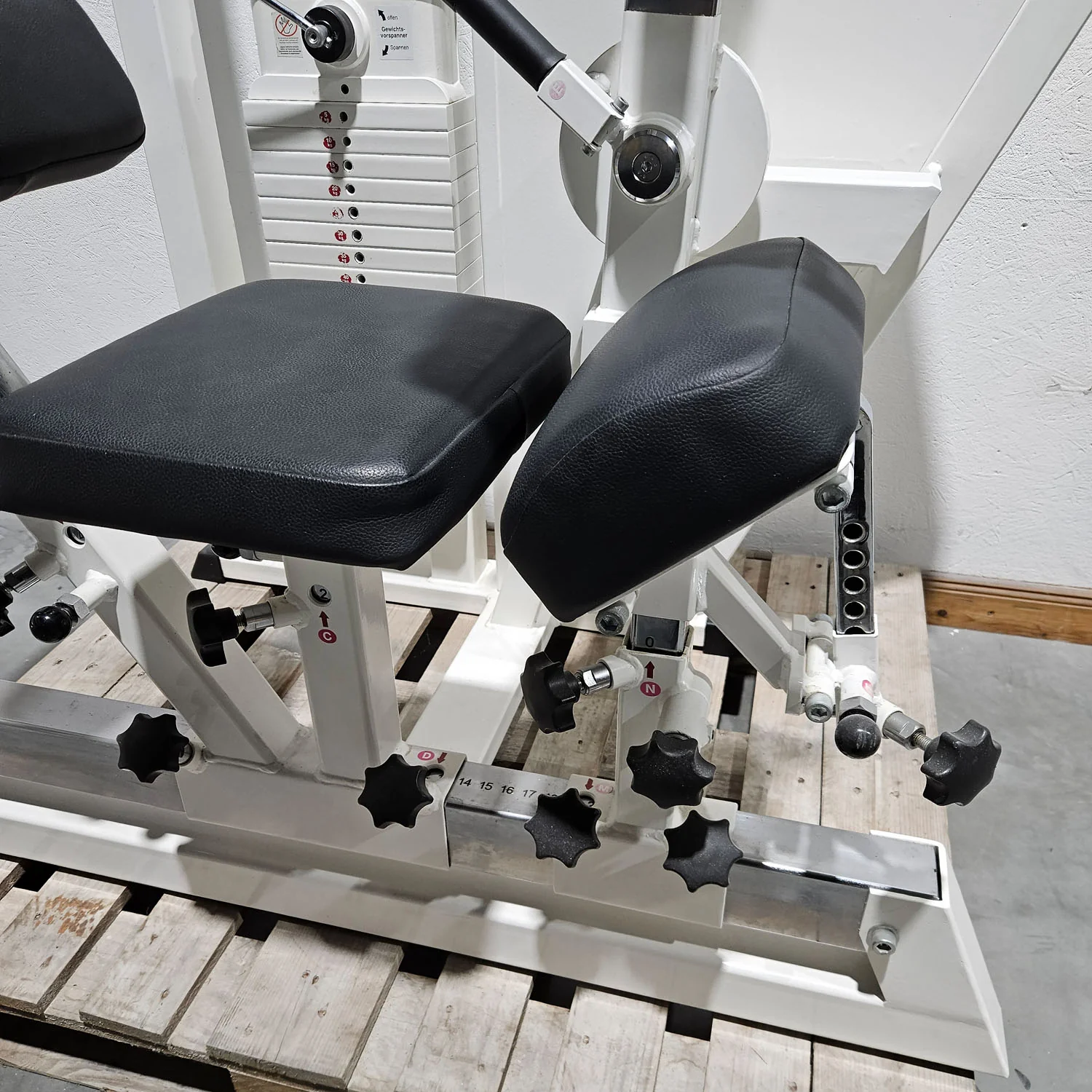 MKB Keller R14 Extensionstrainer, großer Rückenstrecker, sehr variabel einstellbar, Lower Back Machine, Hyperextension, Farbe Weiß, gebraucht - überholter Zustand - Image 8