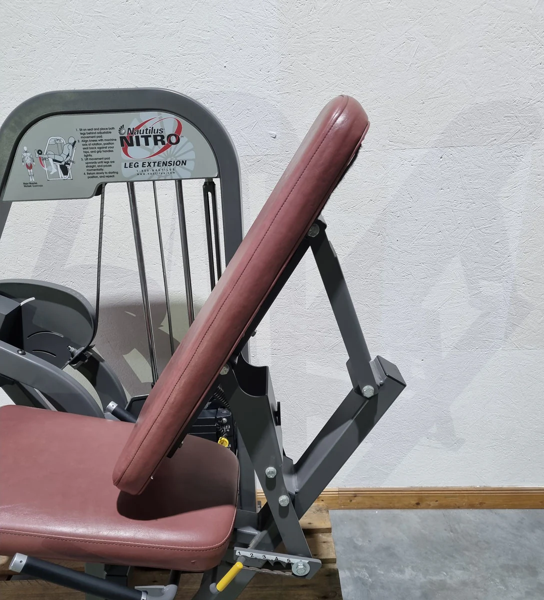 Nautilus Nitro Beinstrecker und Beinbeuger sitzend, 2 Geräte im Set, Leg Curl and Leg Extension seated, Rahmenfarbe Anthrazit, gebraucht - überholter Zustand - Image 20
