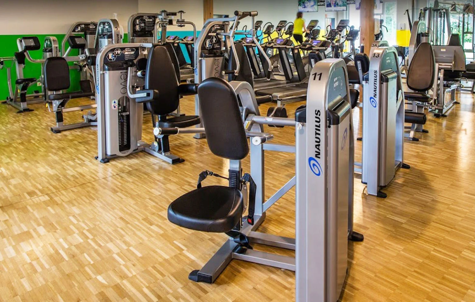 Nautilus Nitro Evo Kraftgeräte Set- 27 Fitnessgeräte und 5 Bänke im Set - gebraucht - TOP Zustand - Image 3