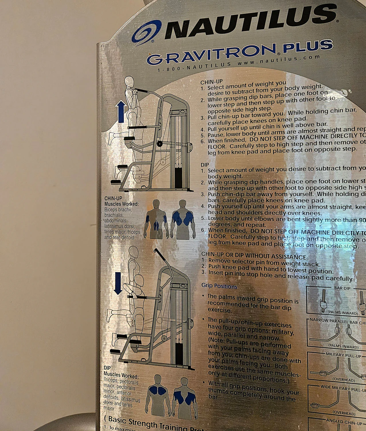 Nautilus Nitro Gravitron Plus, Dip & Klimmzugmaschine mit Gewichtsunterstützung, Assisted Chin-up and Dip Machine, Rahmen Silber, gebraucht - überholter Zustand - Image 6