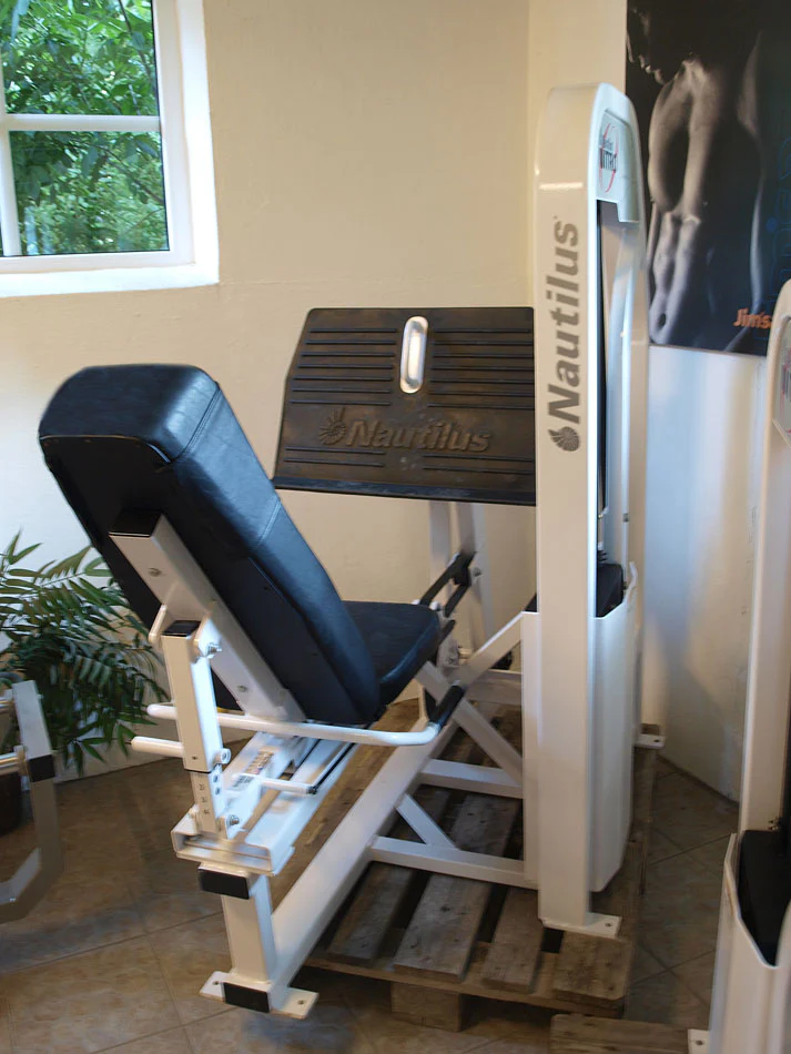 Nautilus Nitro Serie, Kraftgerätepark, 13 Fitnessstudio Geräte, Weiß, gebraucht - Image 10